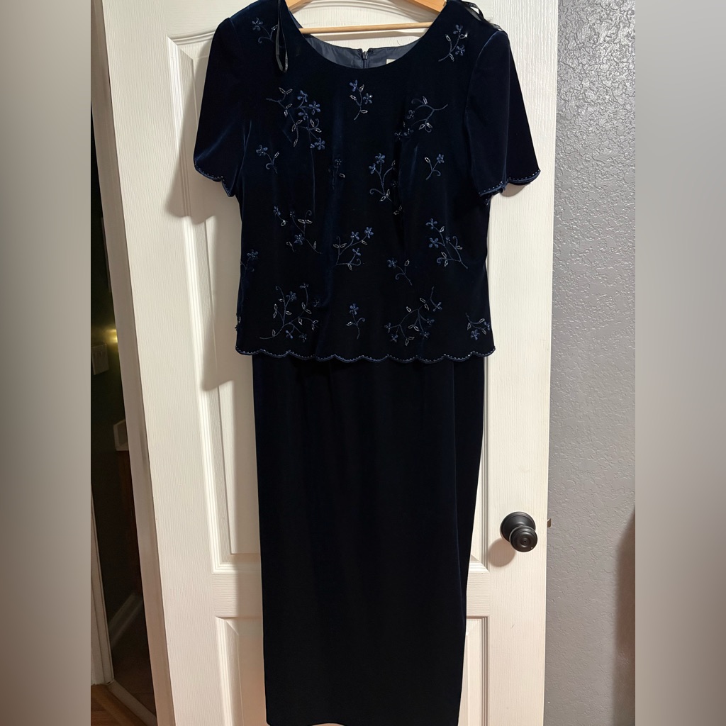R&M Richards Midnight Blue Floral Beaded Evening Dress In Size 16